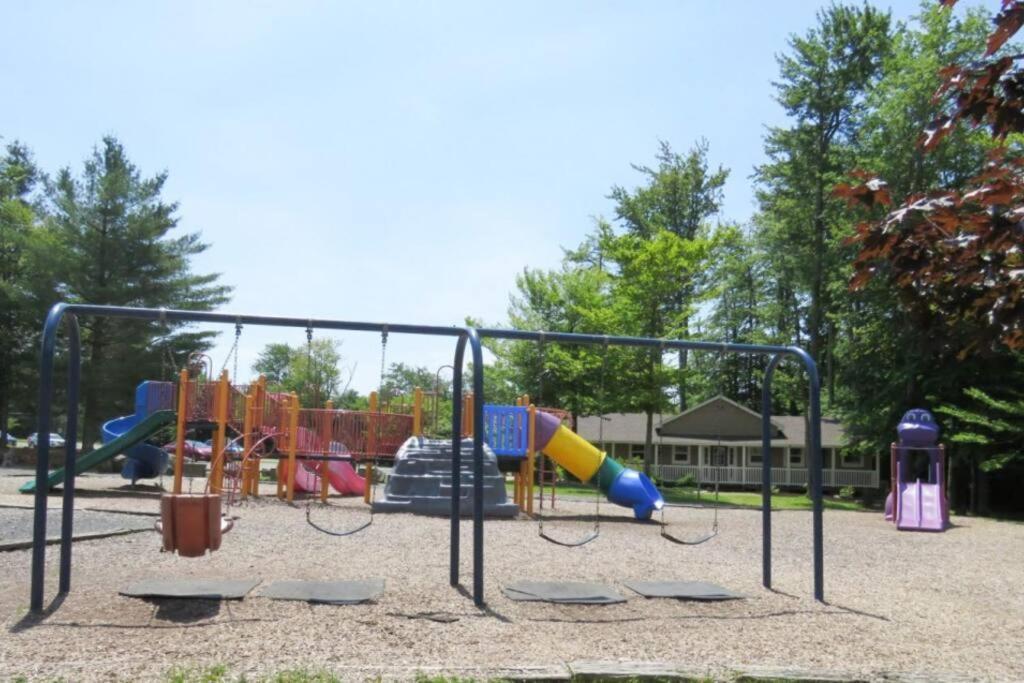 The Family Getaway Villa Tobyhanna Bagian luar foto