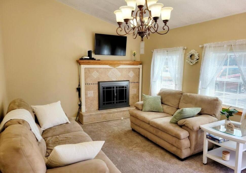 The Family Getaway Villa Tobyhanna Bagian luar foto