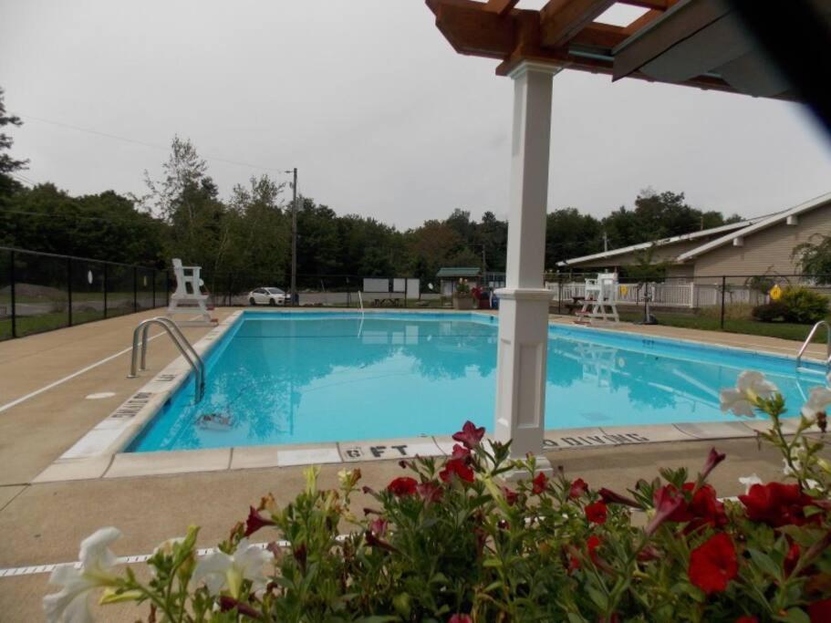 The Family Getaway Villa Tobyhanna Bagian luar foto